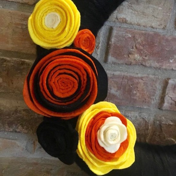 Handmade fall wreath - Picture 2 of 3